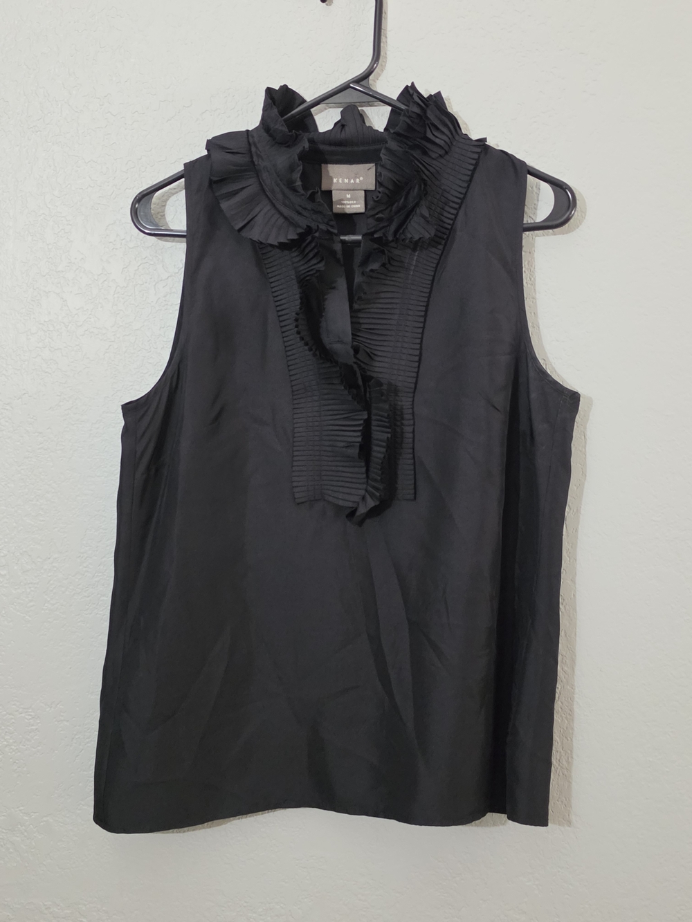 Kenar Silk Sleeveless Blouse Pleated Ruffle Neckline Black Buttons Women Medium